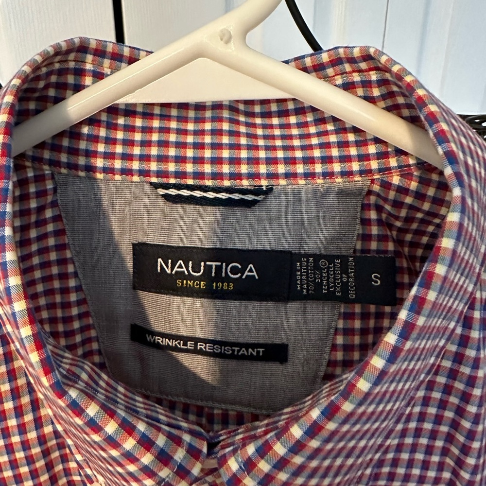 Men’s size small nautica long sleeve shirt wrinkle resistant dress shirt